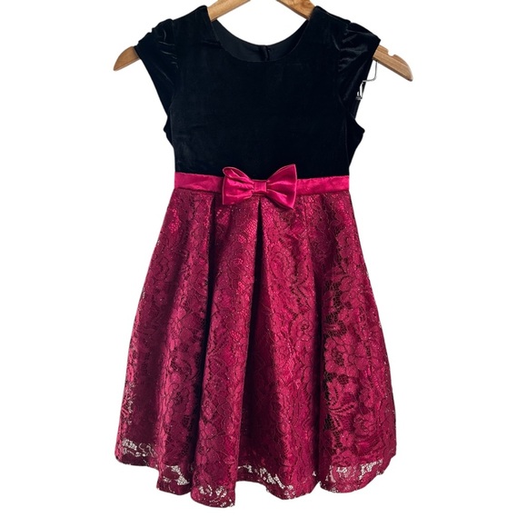 Jona Michelle | Elegant Black and Burgundy Lace Dress - Picture 1 of 6